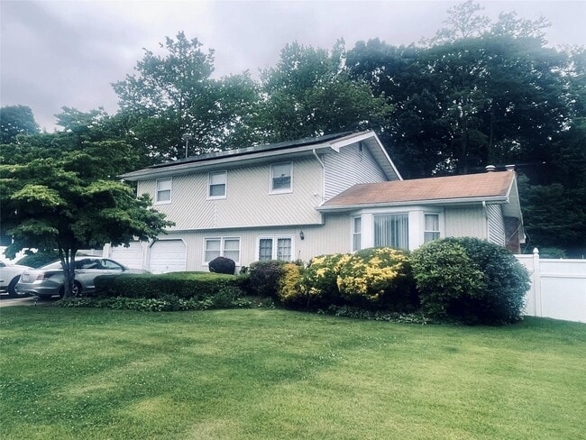 property at 7 Heritage Ln