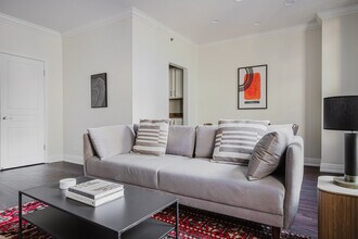 200 E Chestnut St in Chicago, IL - Building Photo - Building Photo