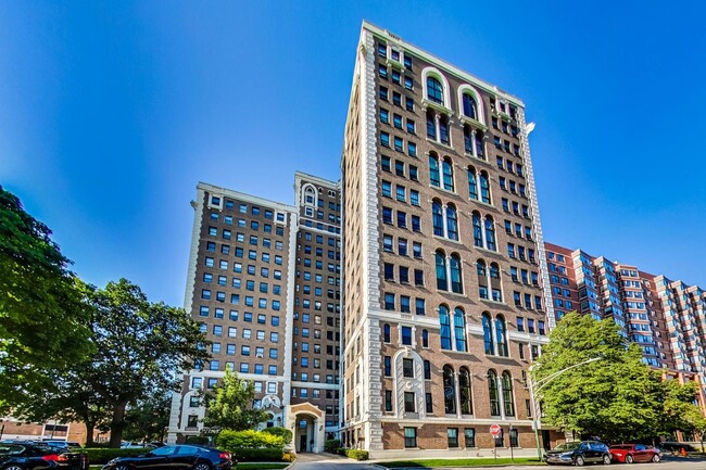 5555 S Everett Ave-Unit -C3 in Chicago, IL - Building Photo - Building Photo