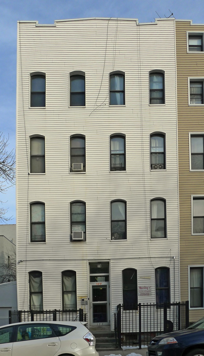 177 Maujer St in Brooklyn, NY - Foto de edificio - Building Photo
