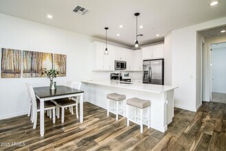 4063 E Amoroso Dr in Gilbert, AZ - Building Photo - Building Photo