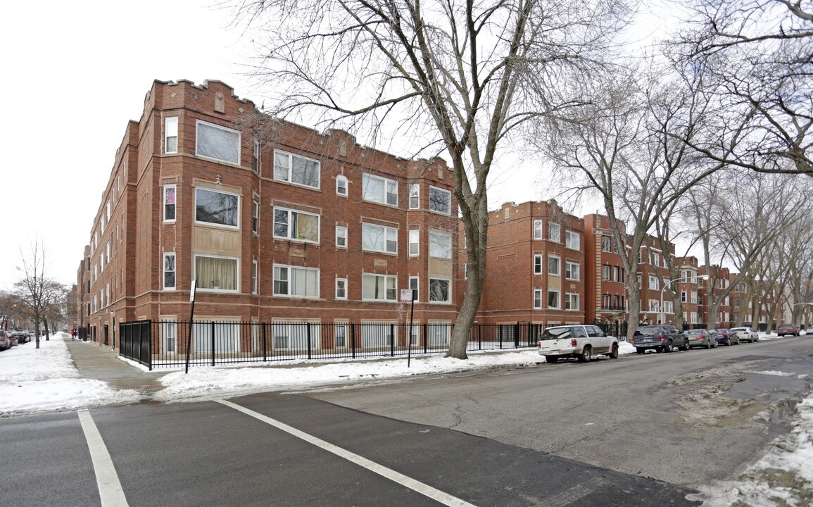 7748 S Essex Ave in Chicago, IL - Building Photo