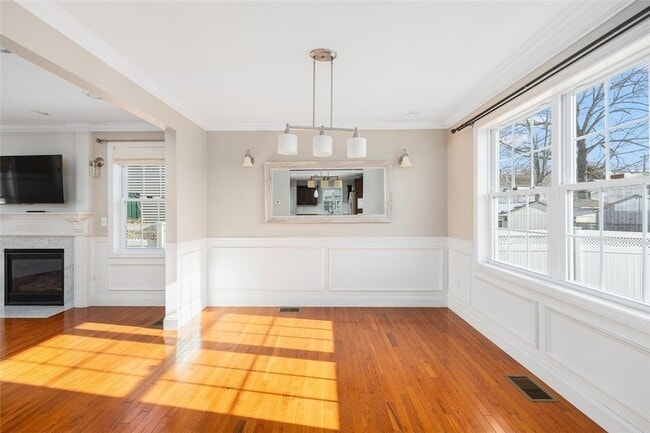 227 Marshall Ave in Cumberland, RI - Foto de edificio - Building Photo