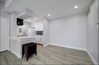 9550 Deering Dr in Houston, TX - Building Photo - Building Photo