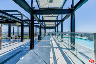 3810 Wilshire Blvd in Los Angeles, CA - Foto de edificio - Building Photo