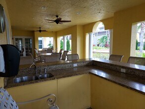5551 Bentgrass Dr, Unit 301 in Sarasota, FL - Building Photo - Building Photo