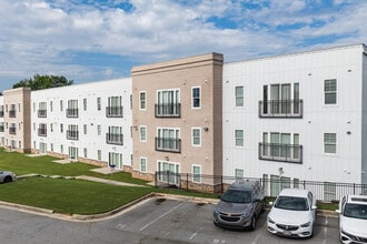 Bolton Park in Atlanta, GA - Foto de edificio - Building Photo
