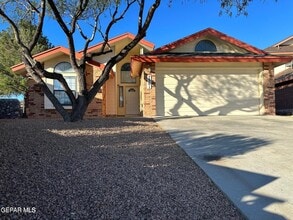 7501 Windcrest Dr in El Paso, TX - Building Photo - Building Photo