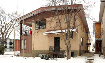 Spruce Manor in Edmonton, AB - Building Photo - Building Photo