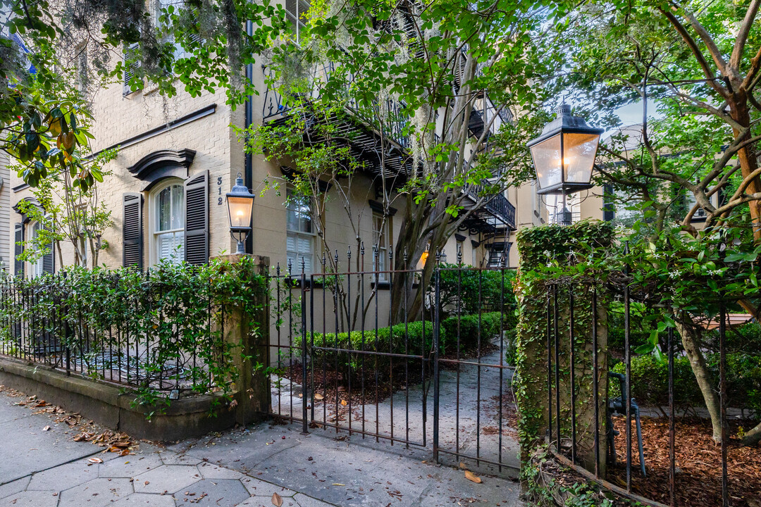 East Liberty Condominiums in Savannah, GA - Foto de edificio