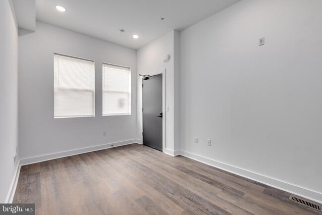 property at 927 N 42nd St