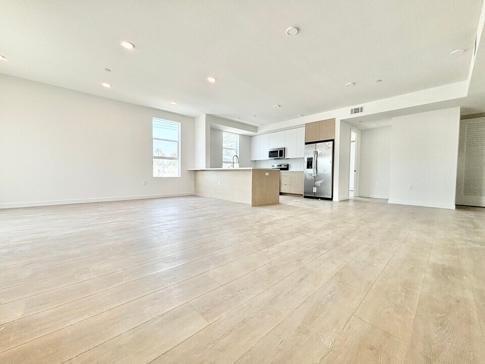 4406 Fulton Ave-Unit -401A in Los Angeles, CA - Building Photo