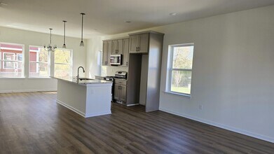 4876 Parkside Ln in Troy, MI - Building Photo - Building Photo