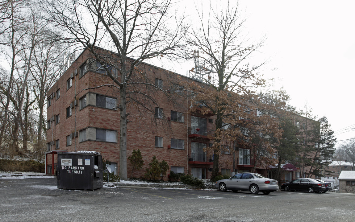 Delta House Apartments in Cincinnati, OH - Building Photo