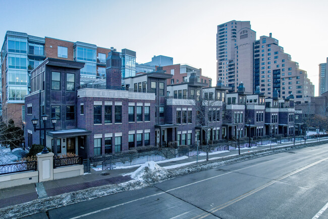 101 Main St Ne in Minneapolis, MN - Foto de edificio - Building Photo