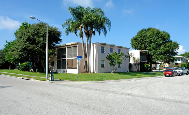 Westbridge in Clearwater, FL - Foto de edificio - Building Photo