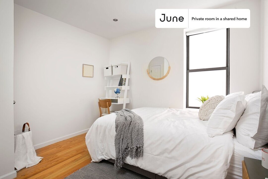 Private bedroom in 4 bed/2 bath Home in New York, NY - Building Photo