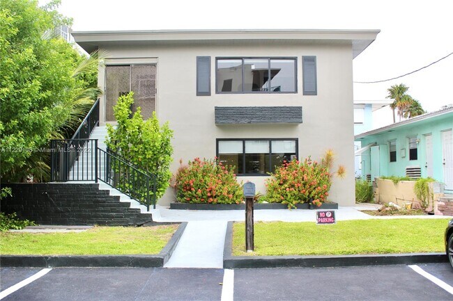 5907 N Ocean Dr-Unit -1 in Hollywood, FL - Foto de edificio - Building Photo