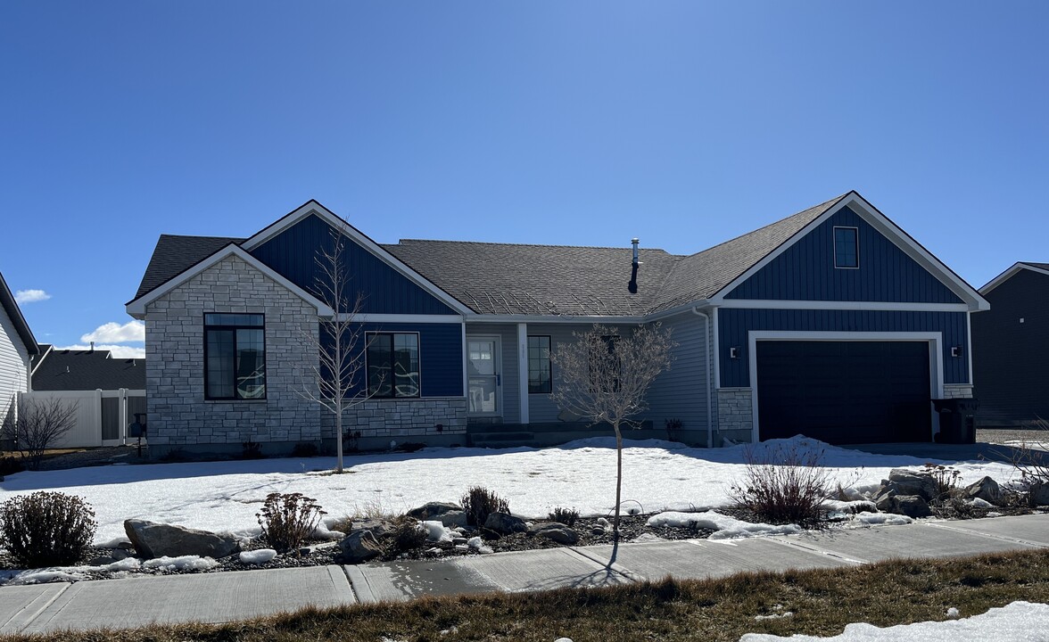 685 W Roxbury St in Idaho Falls, ID - Building Photo