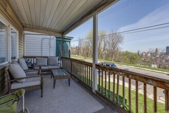 1022 E Warrington Ave in Pittsburgh, PA - Building Photo - Building Photo