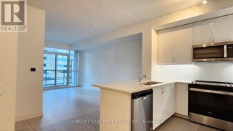 4955 Yonge St in Toronto, ON - Building Photo