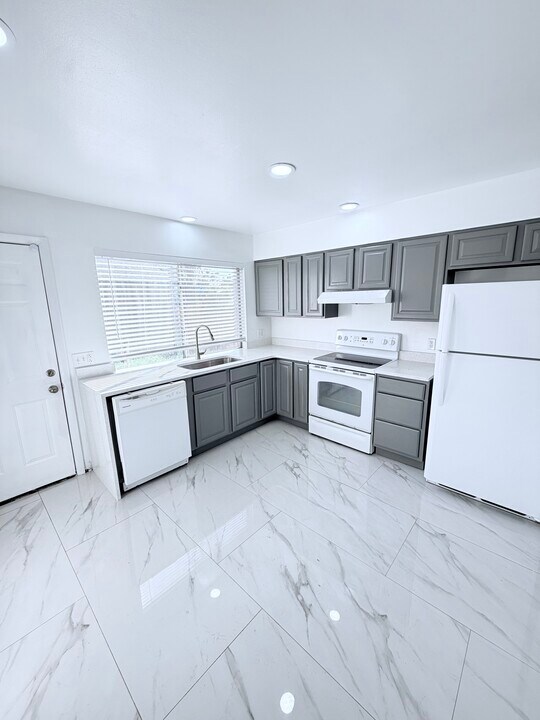 159 Sheeler Ave in Apopka, FL - Building Photo