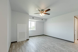 1049 Valley Dr in Rapid City, SD - Building Photo - Building Photo
