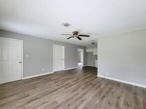 111 Wisteria St in Lake Jackson, TX - Building Photo - Building Photo