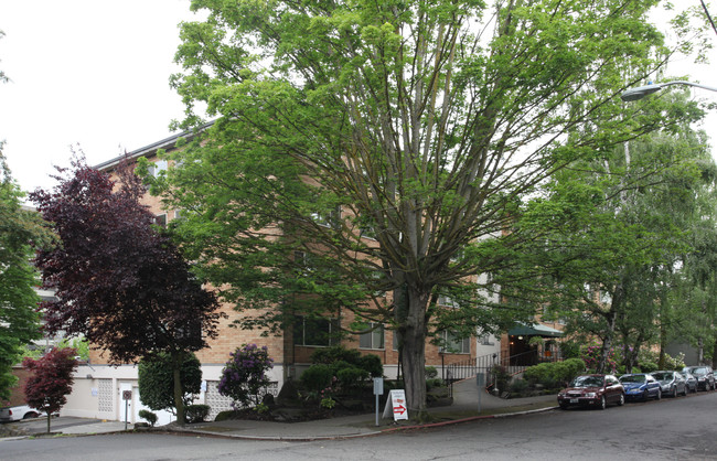 Sheffield Apartments in Seattle, WA - Foto de edificio - Building Photo