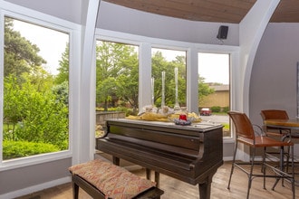 Villa Medici Apartments in Overland Park, KS - Building Photo - Interior Photo