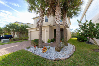 1621 NW Cataluna Cir in Port St. Lucie, FL - Building Photo - Building Photo