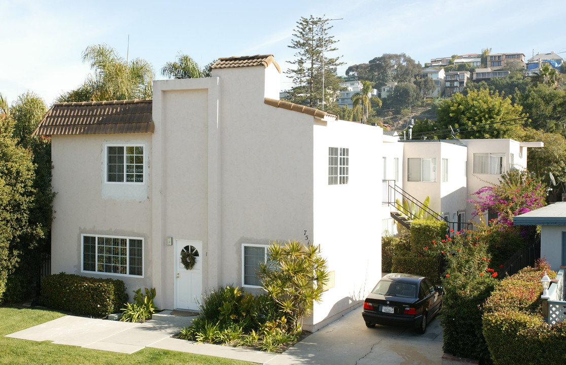 7517 Herschel Ave in La Jolla, CA - Foto de edificio