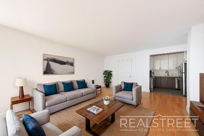 LUXURY 2 BED LOFT in Queens!