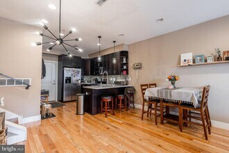 16 W Thompson St in Philadelphia, PA - Building Photo - Building Photo