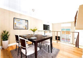 12390 Chandler Blvd in Los Angeles, CA - Building Photo - Building Photo