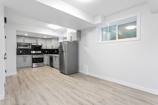 4219 Veterans Way NW in Edmonton, AB - Building Photo - Building Photo