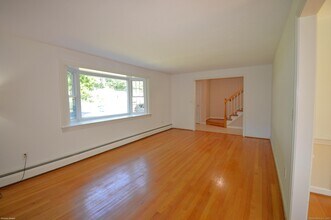 18 Overbrook Rd in West Hartford, CT - Building Photo - Building Photo