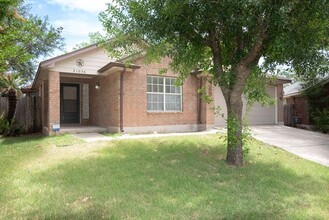 21036 Morgans Choice Ln in Pflugerville, TX - Foto de edificio - Building Photo