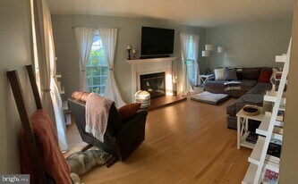 6902 Stoneybrooke Ln in Alexandria, VA - Building Photo