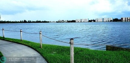 114 Lake Emerald Dr in Oakland Park, FL - Foto de edificio - Building Photo