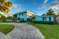 736 NE 34th Ct in Oakland Park, FL - Foto de edificio - Building Photo