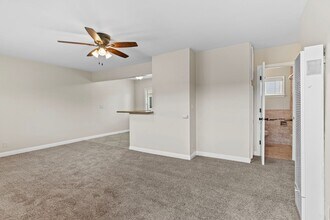 1427 W Parade St, Unit 06 in Long Beach, CA - Building Photo - Building Photo