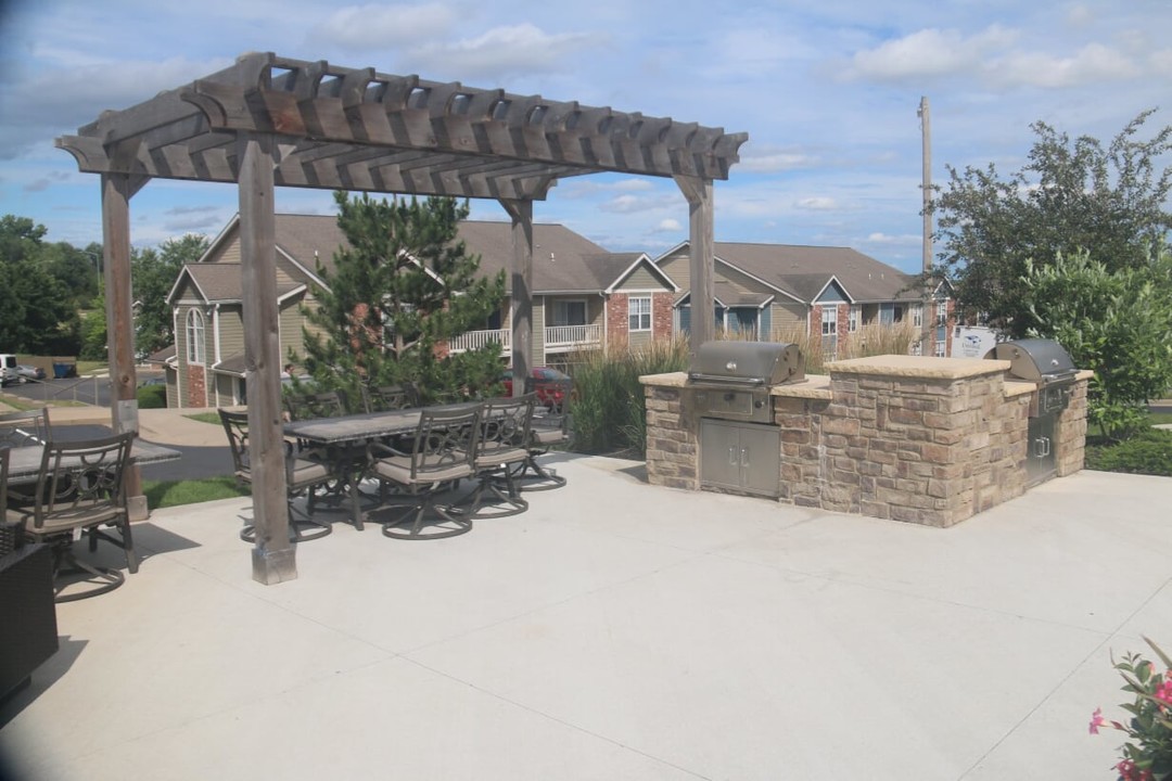 Aberdeen in Lawrence, KS - Building Photo