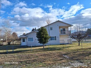 2424 Mc Cauley Ln in Missoula, MT - Foto de edificio - Building Photo