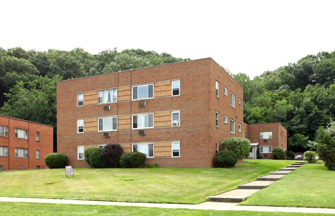 Hillcrest Terrace Apartments in Euclid, OH - Building Photo