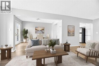 2 Royalwood Ct in Hamilton, ON - Building Photo - Building Photo