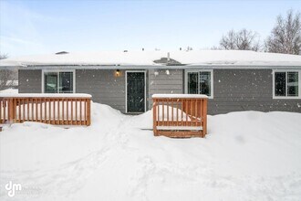 1000 E Dellwood St in Wasilla, AK - Building Photo - Building Photo