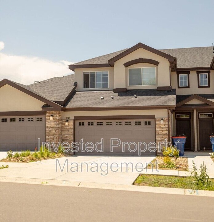 1849 S Helena St in Aurora, CO - Building Photo
