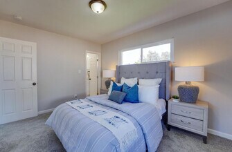 5050 Reynolds St in San Diego, CA - Building Photo - Building Photo