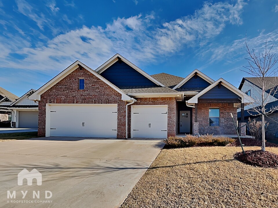 19112 Grove Pkwy in Edmond, OK - Building Photo